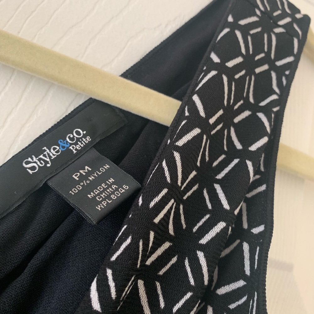 Style n co petite v neck dress